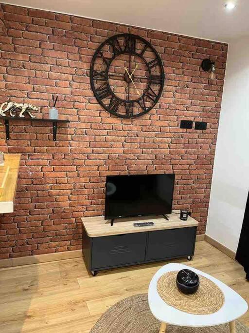 Escale Studio 21M Aeroport Cdg Parc Expo Asterix 戈内斯 外观 照片